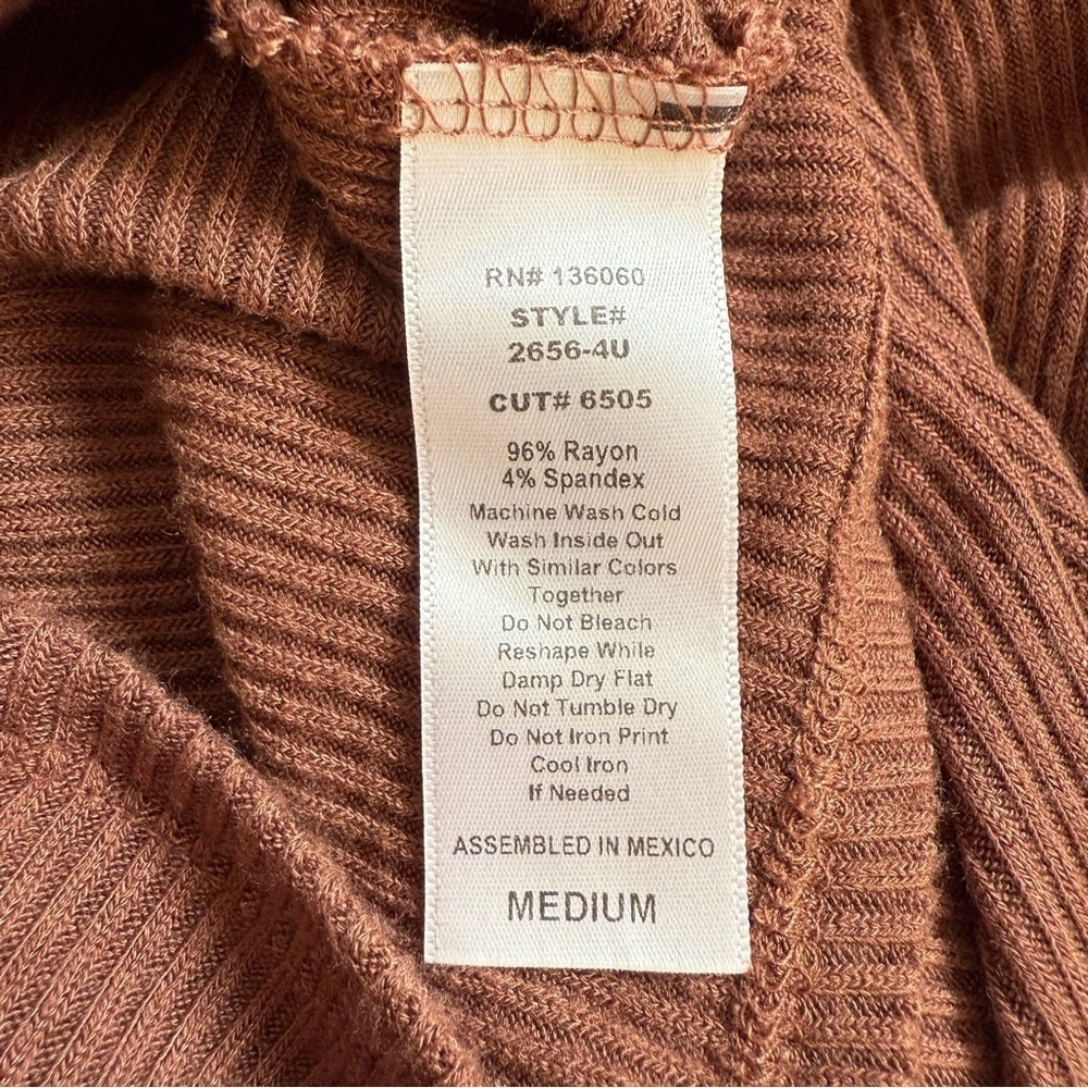 PST Brown Ribbed Knit Surplice Faux Wrap Deep V-Neck Short Sleeve Top Size M - Picture 9 of 11